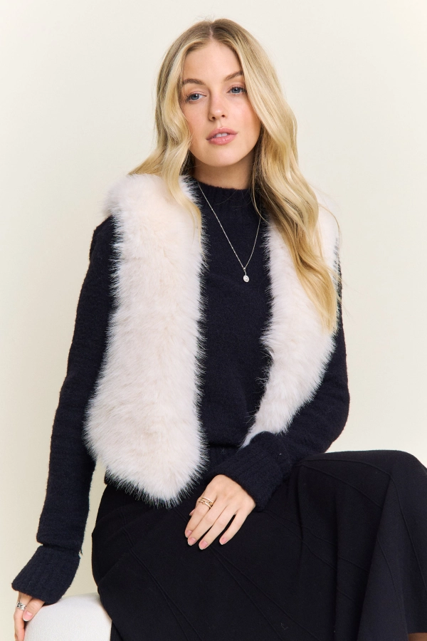 wholesale CEJ4196-FAUX FUR FRONT CROP VEST Adora