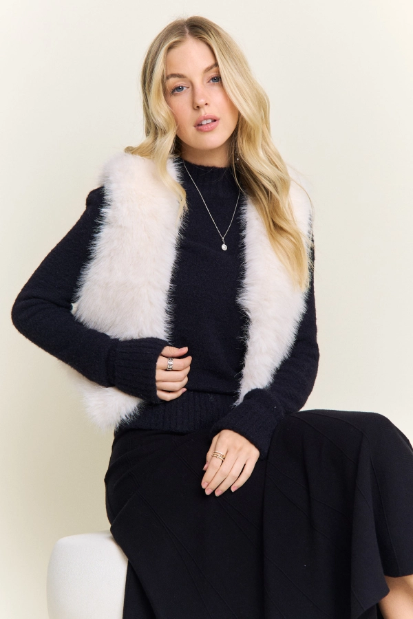 wholesale CEJ4196-FAUX FUR FRONT CROP VEST Adora